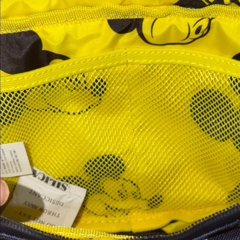 Herschel Disney Collaboration Mickey Mouse Fanny/Crossbody bag - Picture 5 of 10